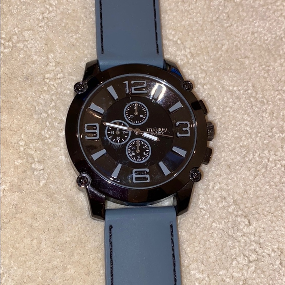 Titanium Quartz Watch - Picture 2 of 4